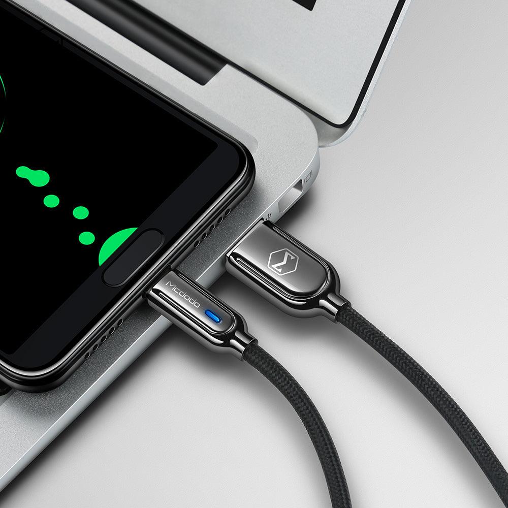 McDodo CA-6190 USB C Til USB A kabel for synkronisering og rask lading, LED-indikator, Ladning fullføres automatisk når ladingen er fullført, svart 1m