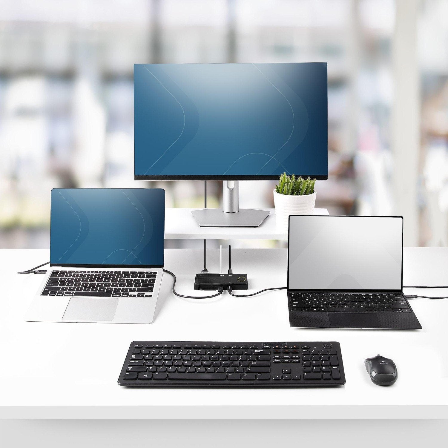 NÖRDIC dokkingstasjon og KVM-svitsj 2 til 1 USB-C til HDMI, 4K60Hz, 2x USB-A, 2x USB-C PD 100W