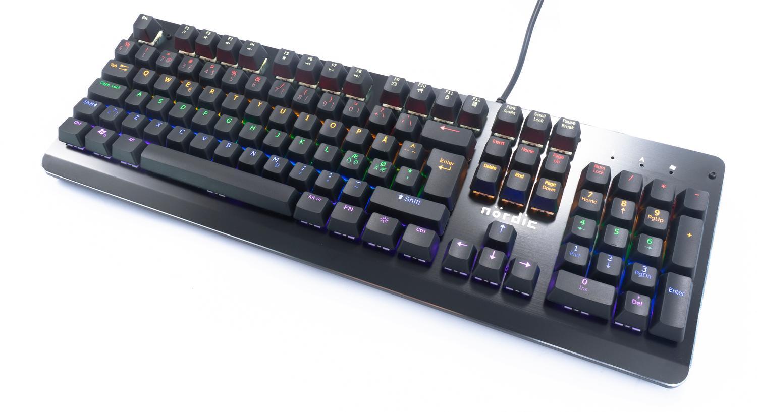 NÖRDIC RGB Kit 3-I-1, Mekanisk RGB-tastatur Xinda Blue Switch, RGB Mus, Mousepad