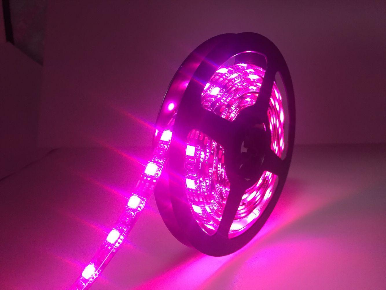 NÖRDIC RGB LED-liste 5M med fjernkontroll, 300 SMD LED på 5m, 20 LED-sløyfeposisjoner
